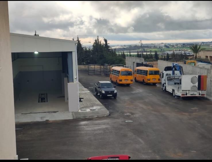 ساحة ومستودع مكتمل سلّمته المجموعة الفنية للهندسة والصيانة E&M — completed depot building and yard delivered by E&M